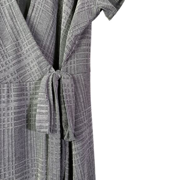 Gilli Wrap Dress Womens Size 1X Gray Knit Plaid Short Sleeves Stretch V-Neck - Picture 4 of 8